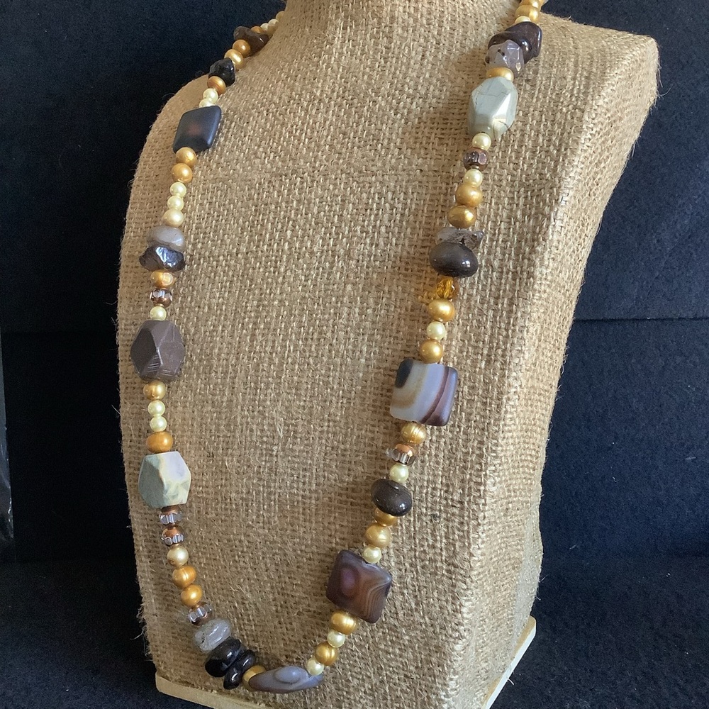 Genuine freshwater pearl & quartz necklace. - Picture 4 of 9
